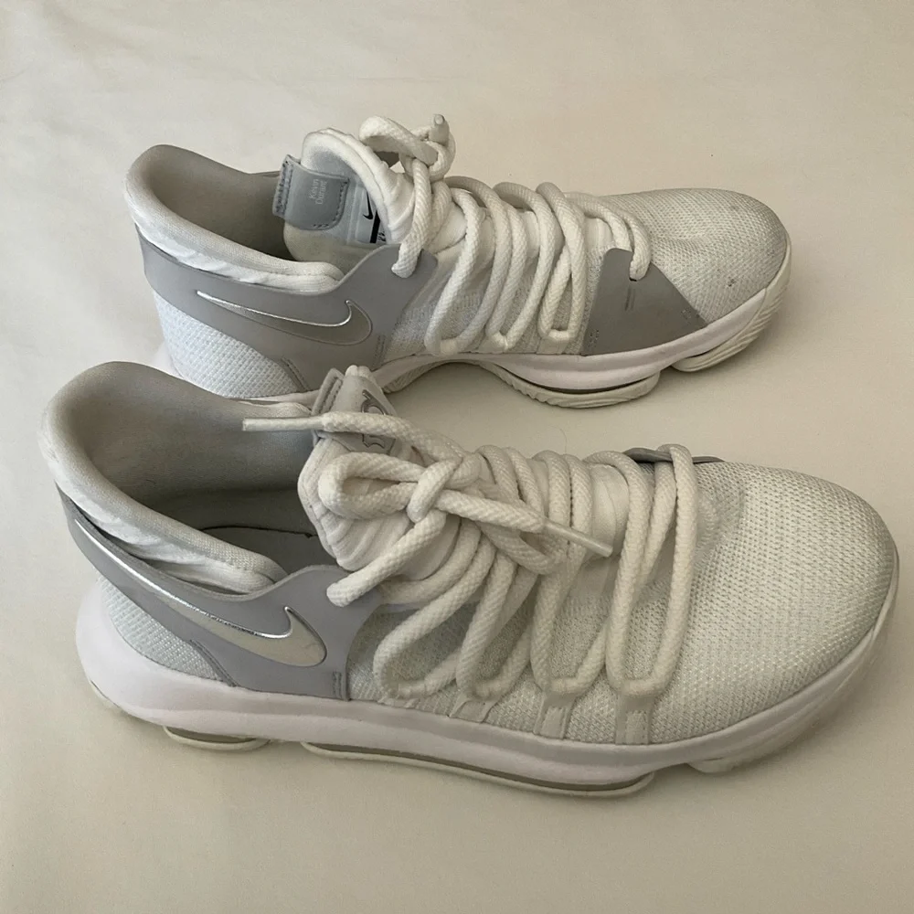 Nike Zoom  Kevin Durant Sneakers in White Size 6.5Y